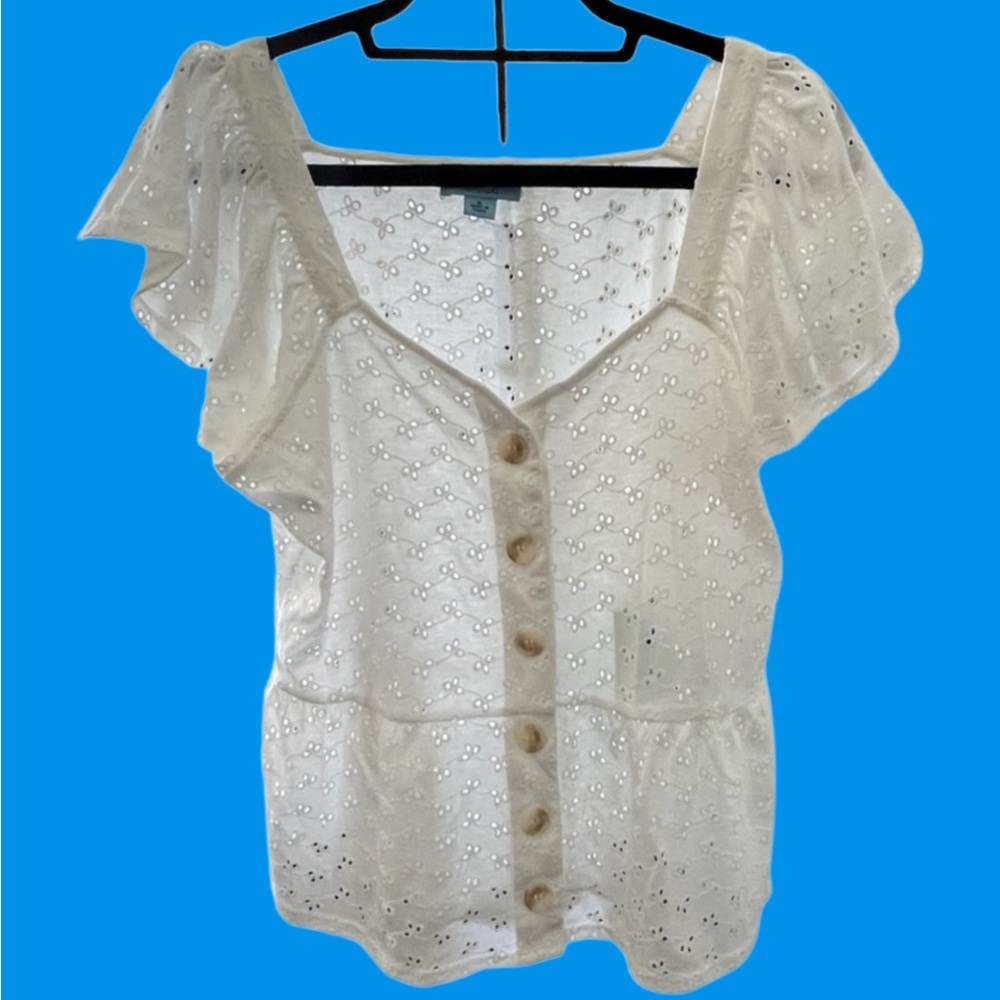 CeCe Eyelet Blouse in White. NWT